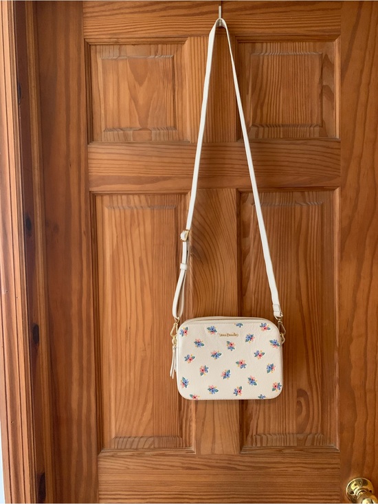 Vera Bradley Handbags - VERA BRADLEY GENUINE LEATHER CROSSBODY